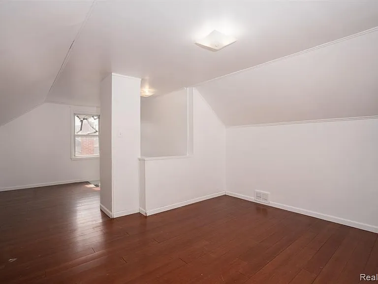 4781 Williamson St — Photo 10