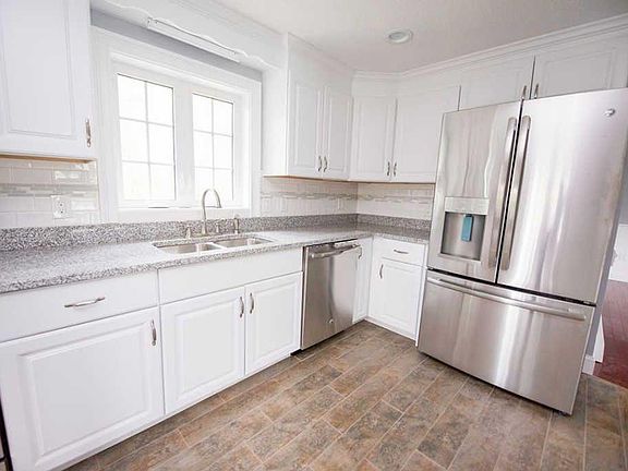 5th image of 17 Crosby Ln