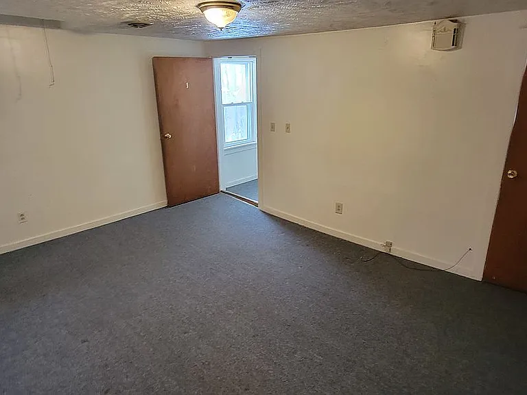 45 Tuttle Ct #4 — Photo 6