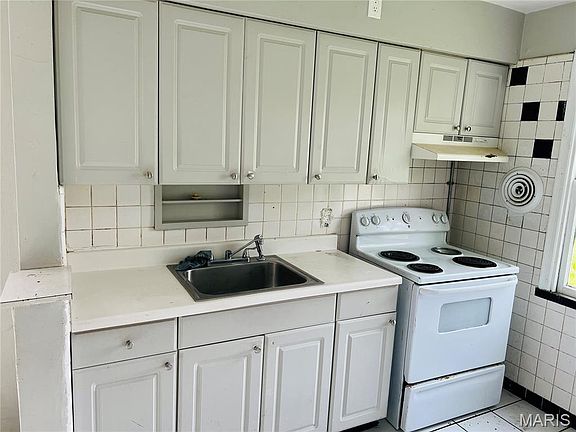 3rd image of 5922 Lillian Ave
