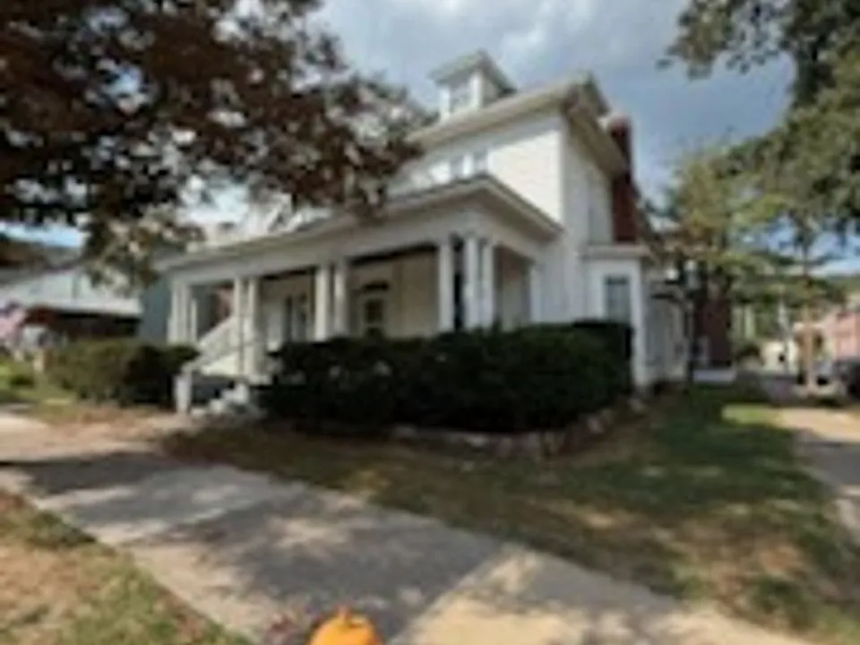 103 W Main St