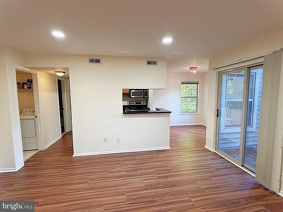 5th image of 11653 Gas Light Ct Suite H