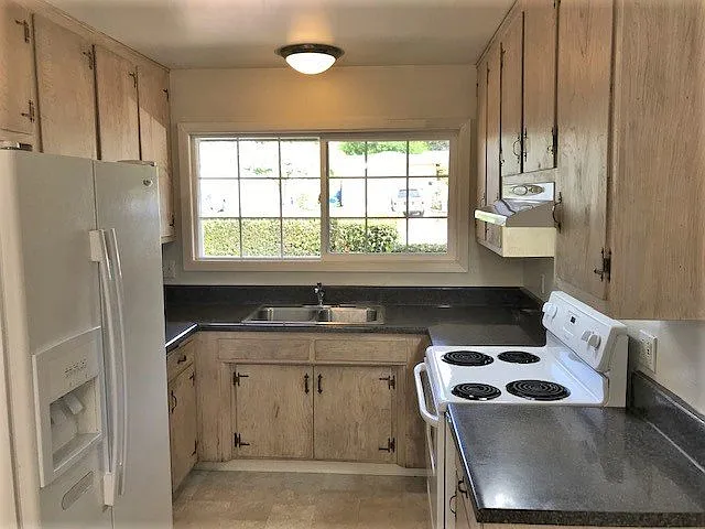 541 Highland Dr — Photo 4