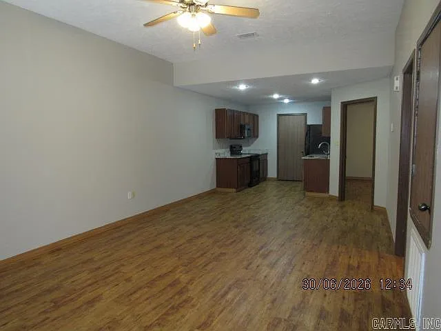 720 E German Ln #10 — Photo 2