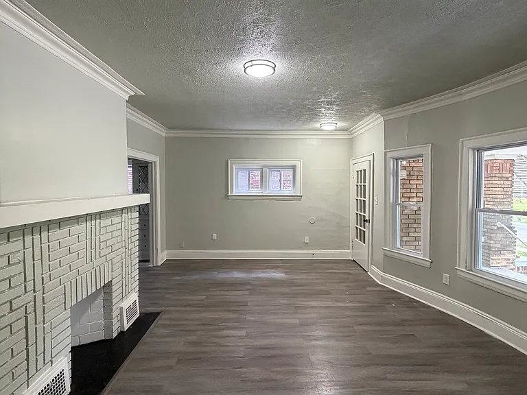 929 Thornhill Dr #1 — Photo 3