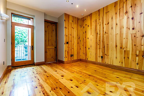 Rented by EXR | media 5