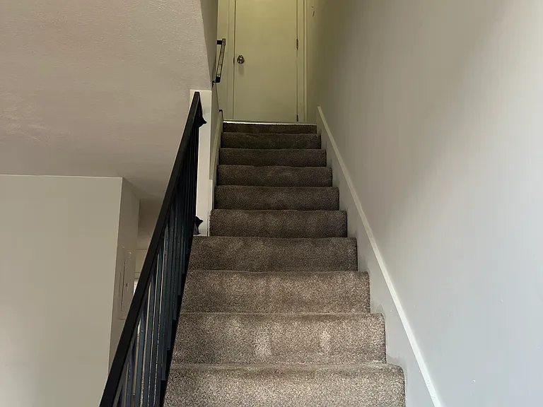1008 Hickory Hill Ln — Photo 2