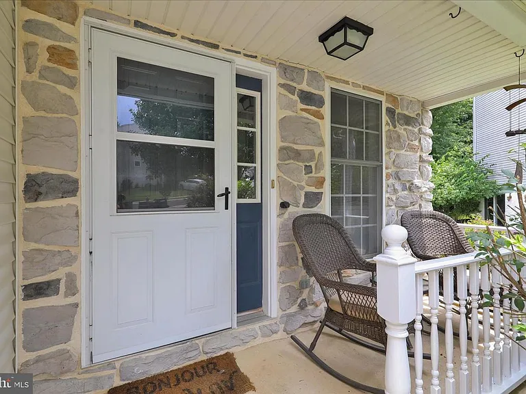 53 Heron Rd — Photo 2