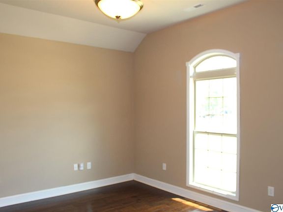4th image of 4409 Coatsbridge Dr SE