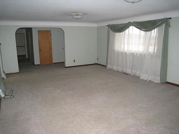 3rd image of 6211 Center St