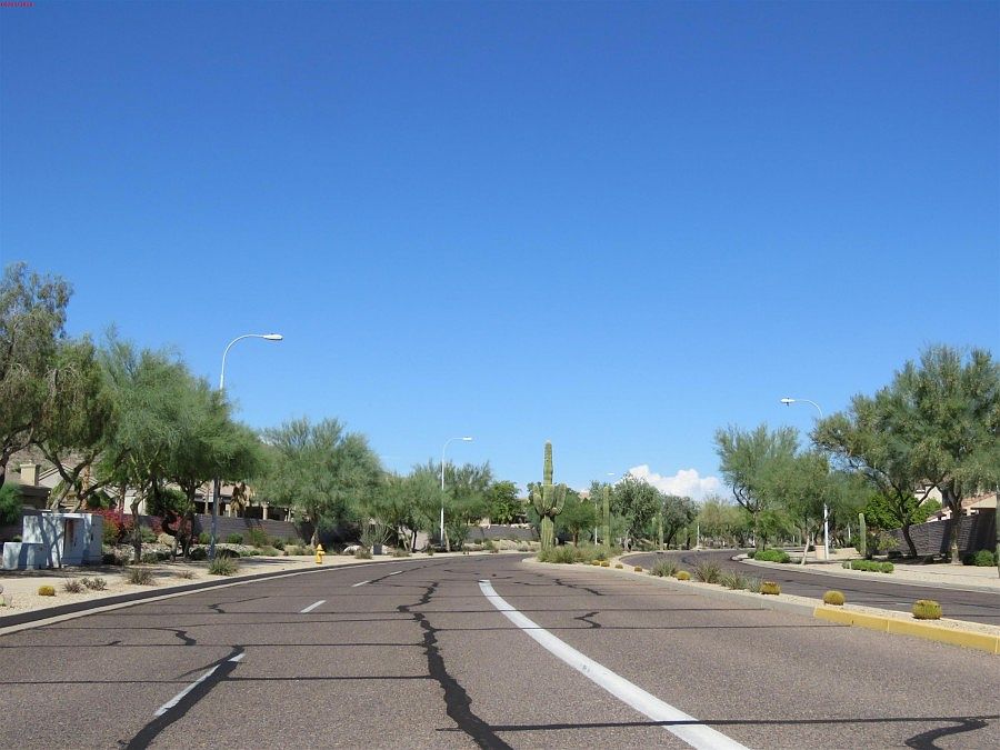 2nd image of 527 W Desert Flower Ln