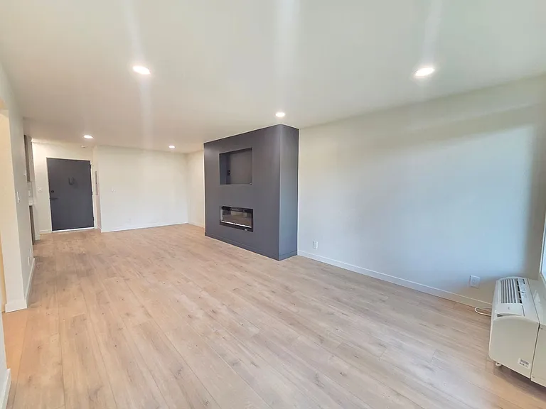 358 S Coeur D Alene St — Photo 7