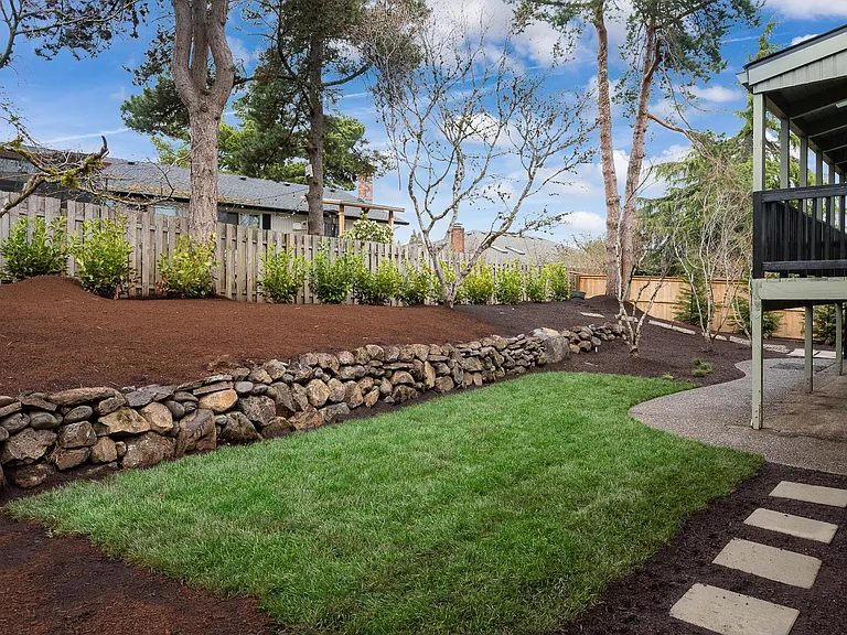 2418 Saddle Ct — Photo 32