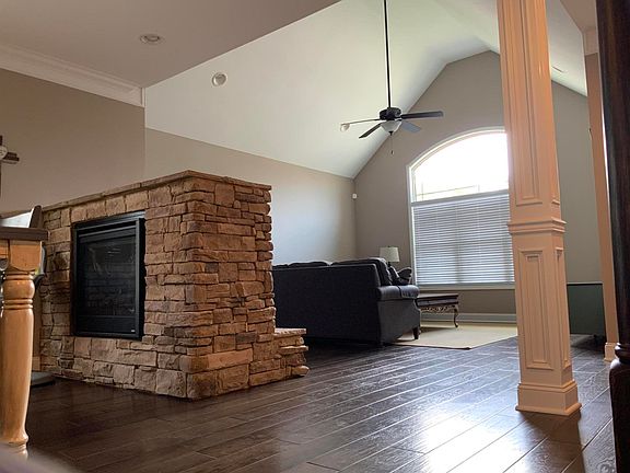 2nd image of 8320 Shoregate Ln