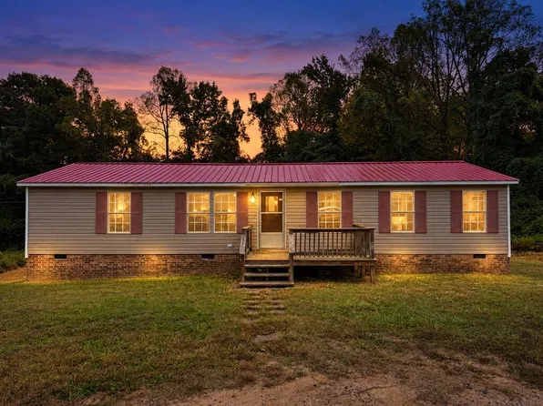 612 McCahan St, Burkeville, VA 23922