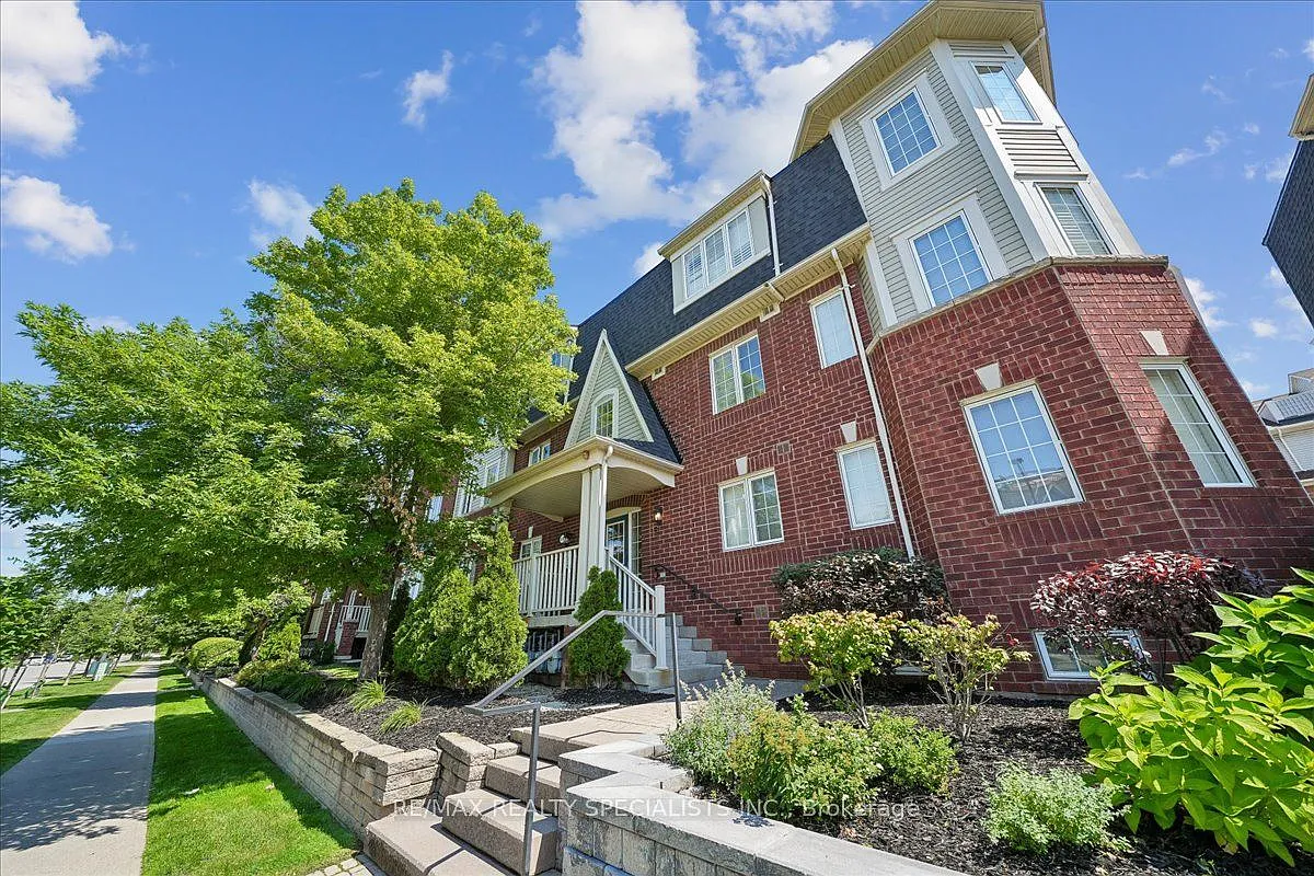 3 bed, $2,700 — Photo 2