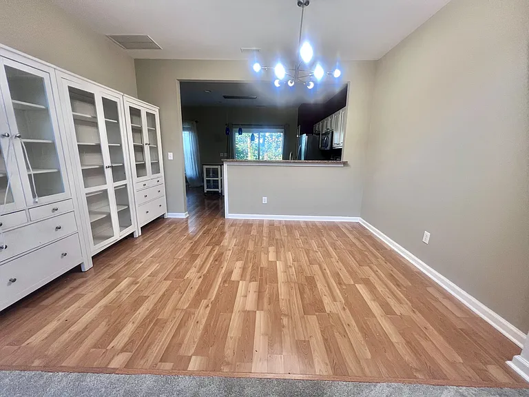 302 Mannington Dr — Photo 5
