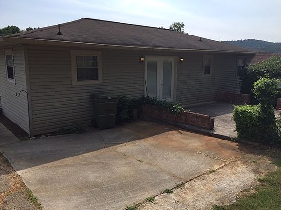 3rd image of 1518 Cherokee Dr