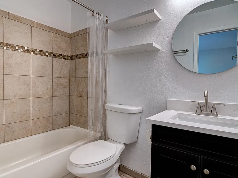 1327 Pine St #4 — Photo 8