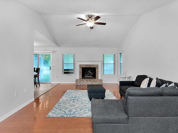 4th image of 2111 Bayshore Dr
