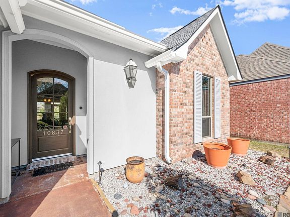 2nd image of 10837 Woodleaf Ave