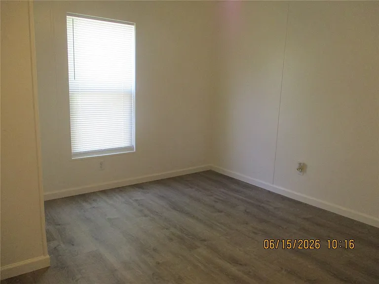 569 Harbor Dr — Photo 16