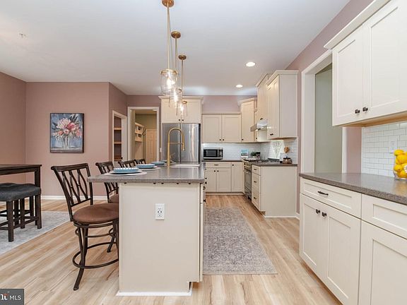 4th image of 163 Cool Springs Rd