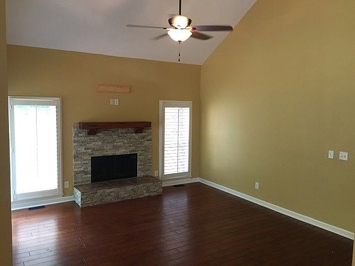 4th image of 4909 Sanderson Ln