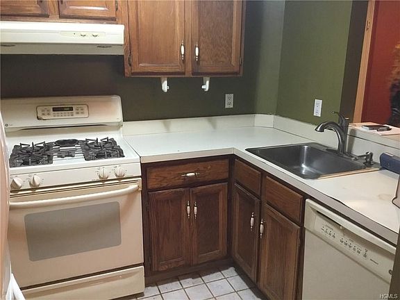 2nd image of 9 Lexington Hills Unit 2