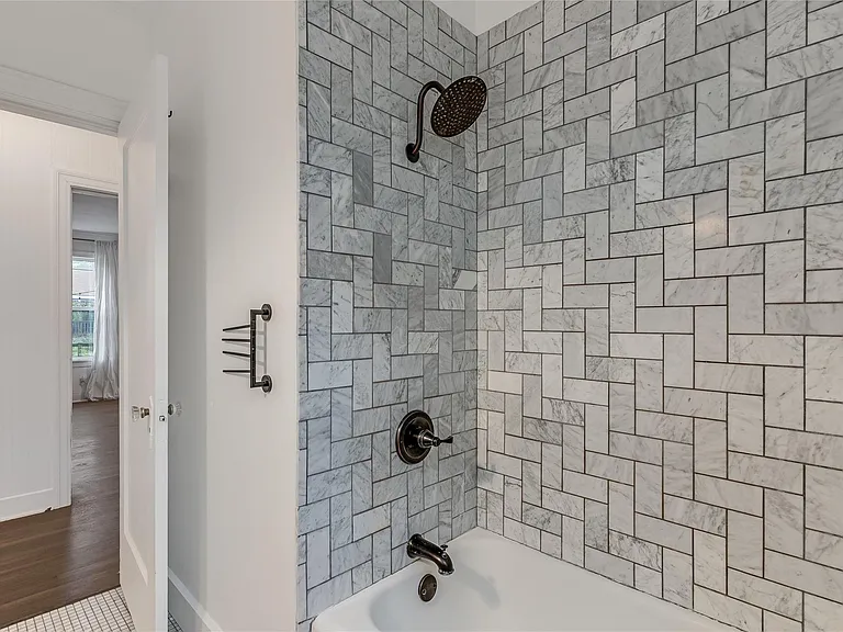 4716 Avenue G — Photo 18