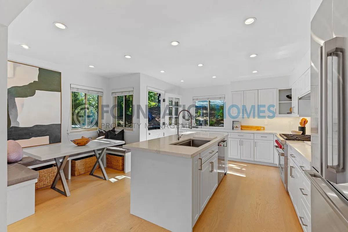 Building Photo - 5002 Paradise Dr