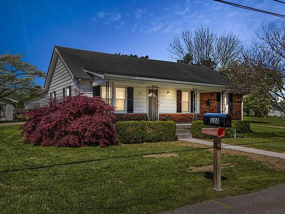 3rd image of 124 Sunny Ln