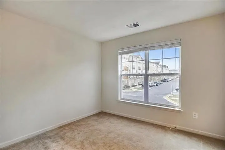 42243 Canary Grass Sq — Photo 9