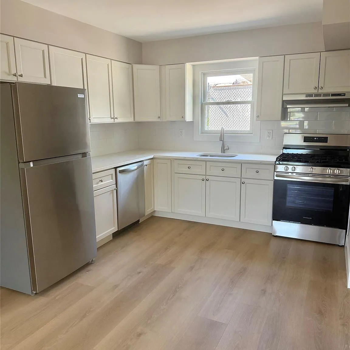 3 bed, 2.0 bath, 1700 sqft, $4,500 — Photo 2