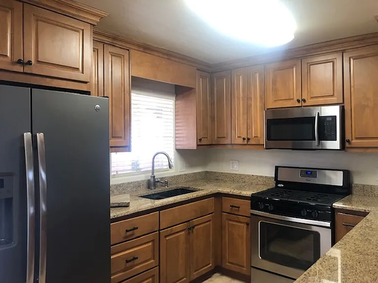 4814 E Hampton St — Photo 8