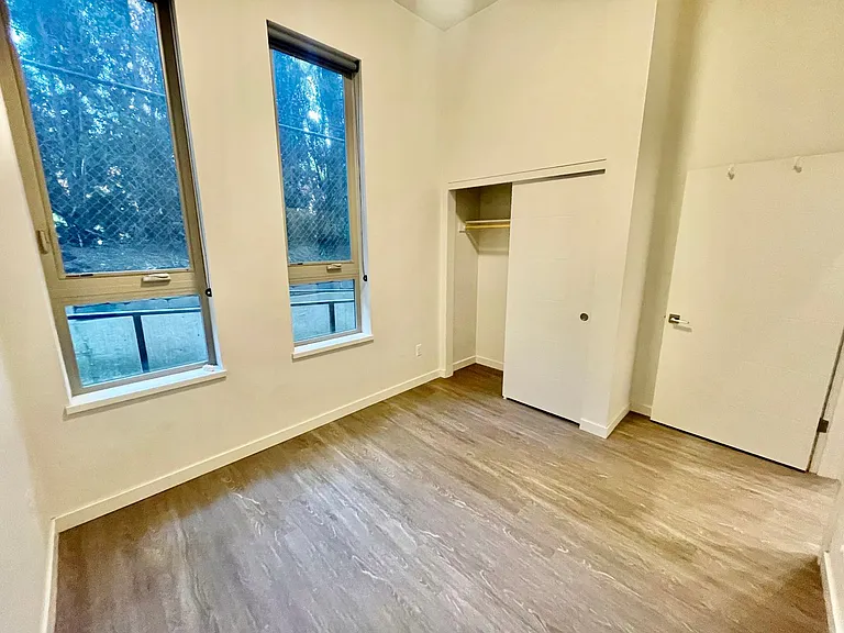 1525 N Webster St — Photo 7