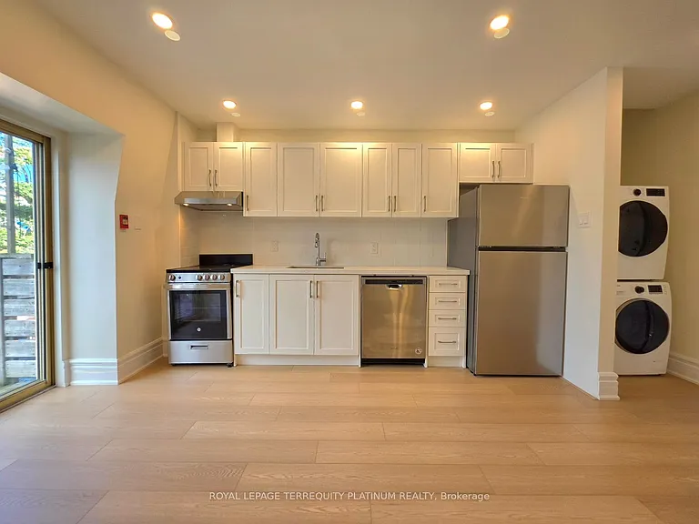 11 Beaconsfield Ave — Photo 12