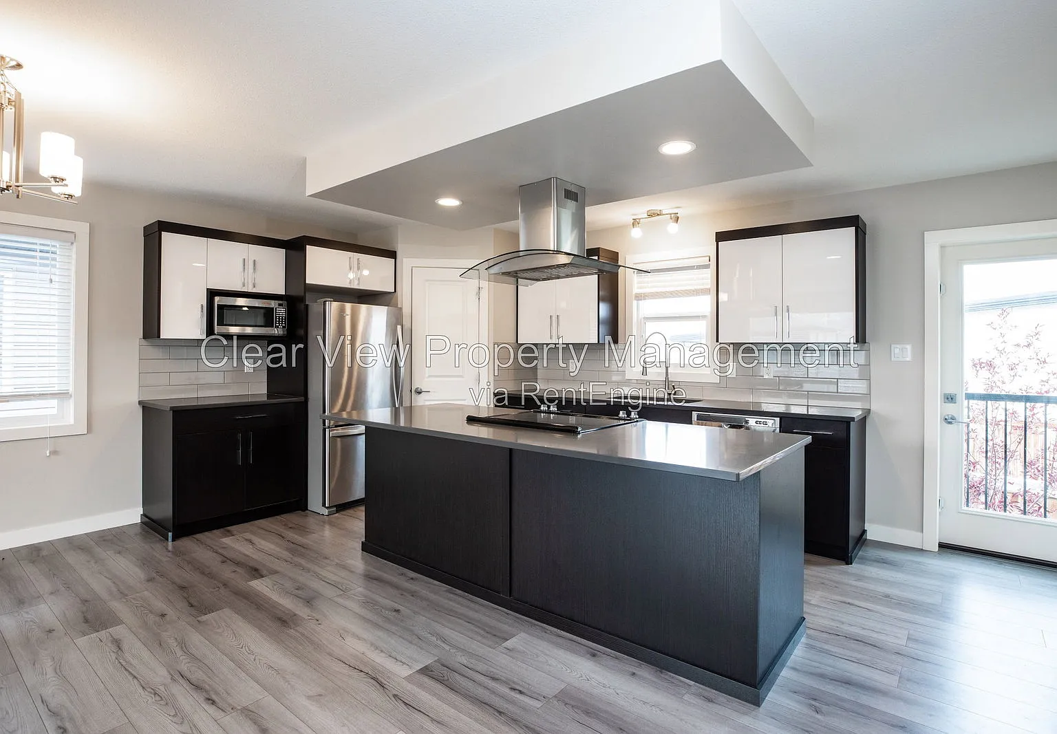 3 bed, 1.5 bath, 1200 sqft, $1,899 — Photo 2