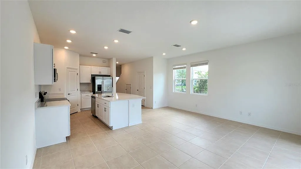 3 bed, 2.5 bath, 1553 sqft, $2,300 — Photo 4