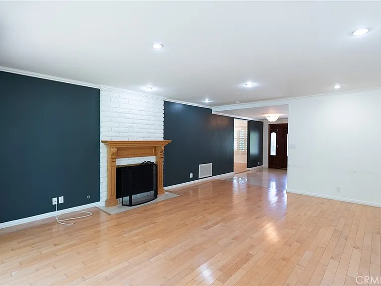 333 W Wistaria Ave — Photo 9
