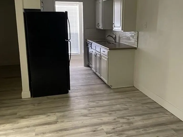 2729 Hurstview Dr — Photo 10