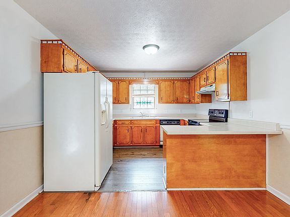 2nd image of 126 Stonegate Dr