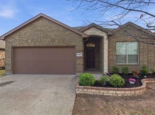 10928 Middleglen Rd, Fort Worth, TX 76115