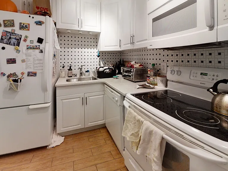 50 Green St #202 — Photo 7