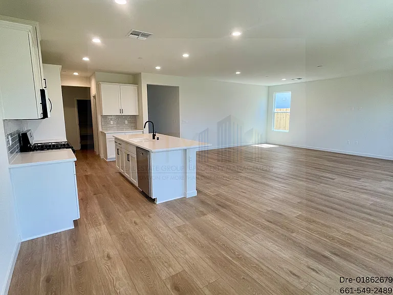 8607 Avon St — Photo 3