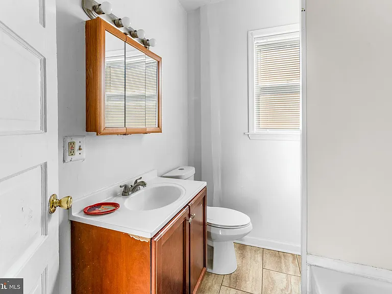 608 Tunbridge Rd — Photo 16
