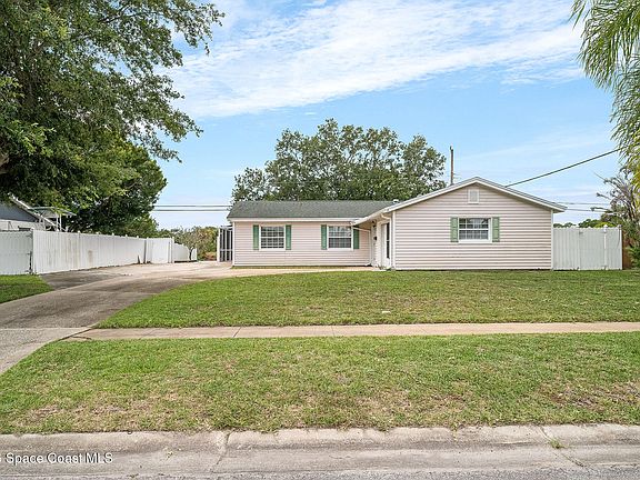 2nd image of 586 Louvre Dr