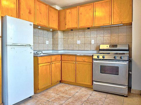 4th image of 3131 Grand #9A