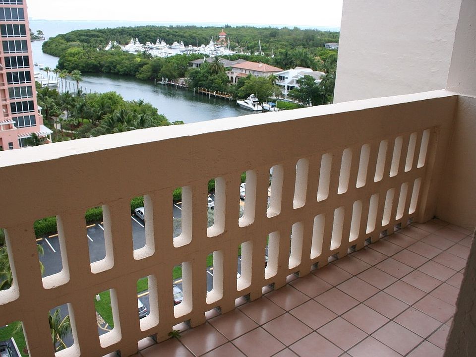 1st image of 90 Edgewater Dr APT 1120