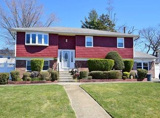 40 S Arizona Rd, West Babylon, NY 11704